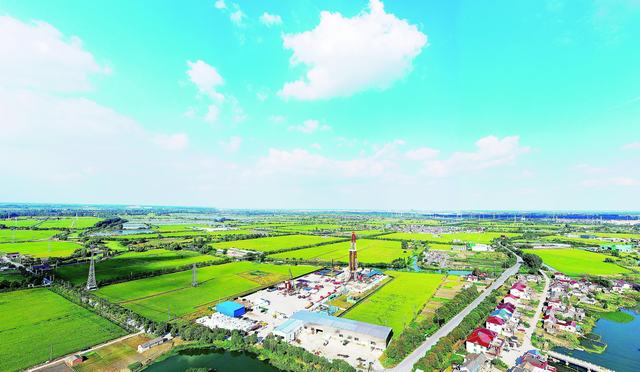 华东油气页岩油示范平台溱页1平台。沈志军 摄.jpg