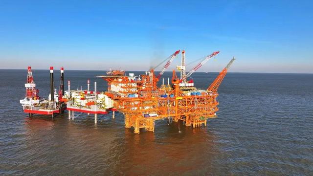 1734334508406668.jpg 我国海上首个多层稠油热采开发项目顺利投产_爱奇艺.jpg