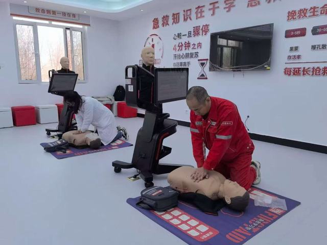 1742784795472918.jpg 关爱生命“救”在身边——陆梁油田作业区急救培训教室上线试运行 (1).JPG