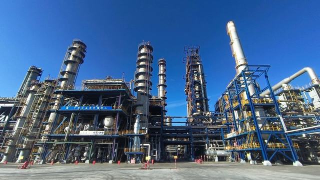 1743390814581871.jpg 乌鲁木齐石化公司芳烃联合装置。.jpg