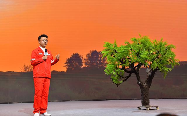 中国石油长庆油田陆俊波现场讲述。人民网记者 任峰涛摄.jpg