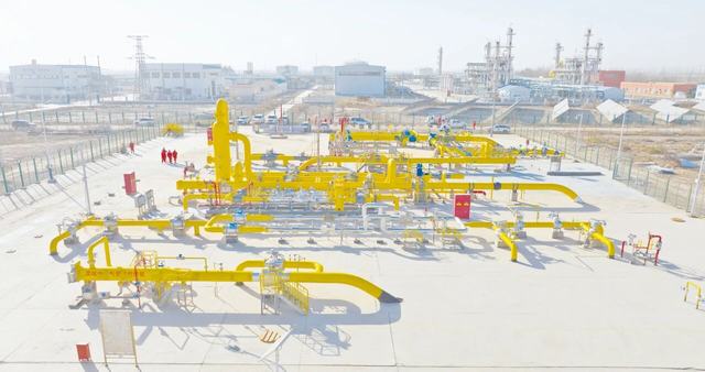 投产后的英三线成为西气东输管网连接气化南疆天然气管道的纽带。 通讯员 陈士兵 摄.jpg