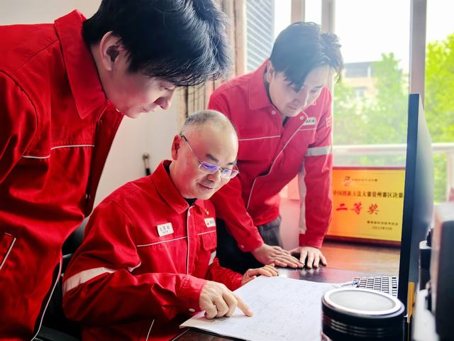 1773024820942050.jpg 钢铁丛林里的身影图一.jpg